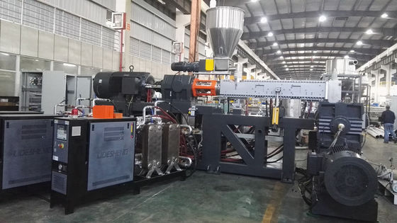 PVC de alimentation complètement automatique de matière première composant la ligne de granulation extrudeuse de Co-malaxeur
